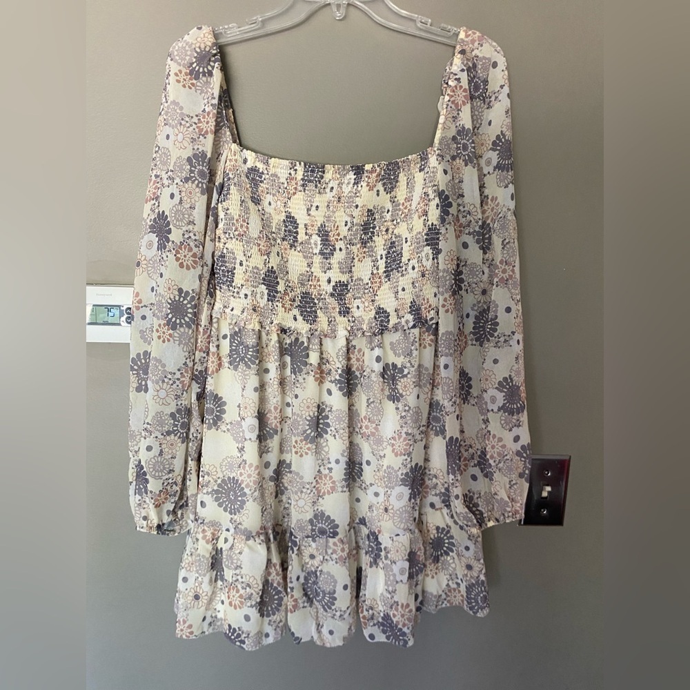 WILFRED x ARITZIA Tempest Butter Floral Smocked Mini Dress Size Medium - Picture 2 of 8
